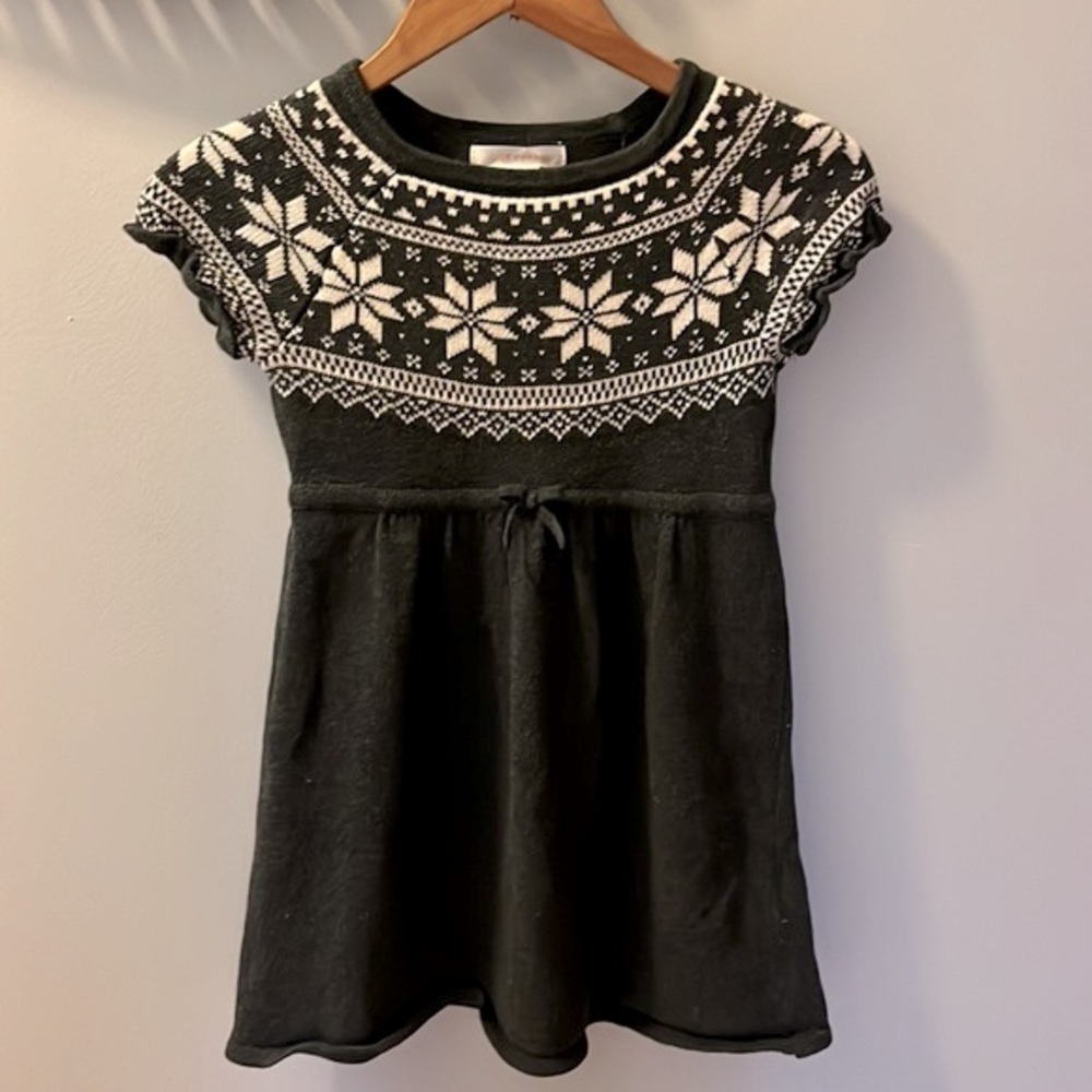 3/$20 😀 Knit dress with snowflakes - Size 8